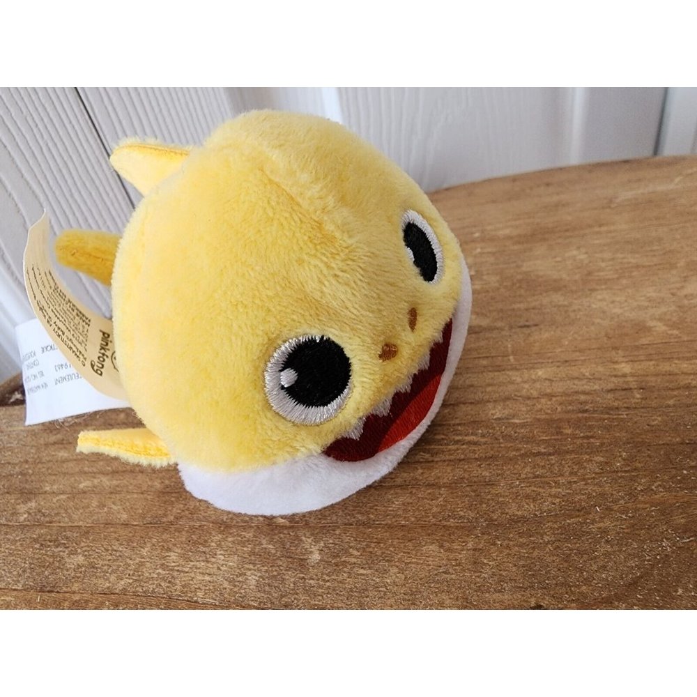 Pinkfong Baby Shark Mini 2.5" Plush soft Stuffed Toy Yellow Shark EUC